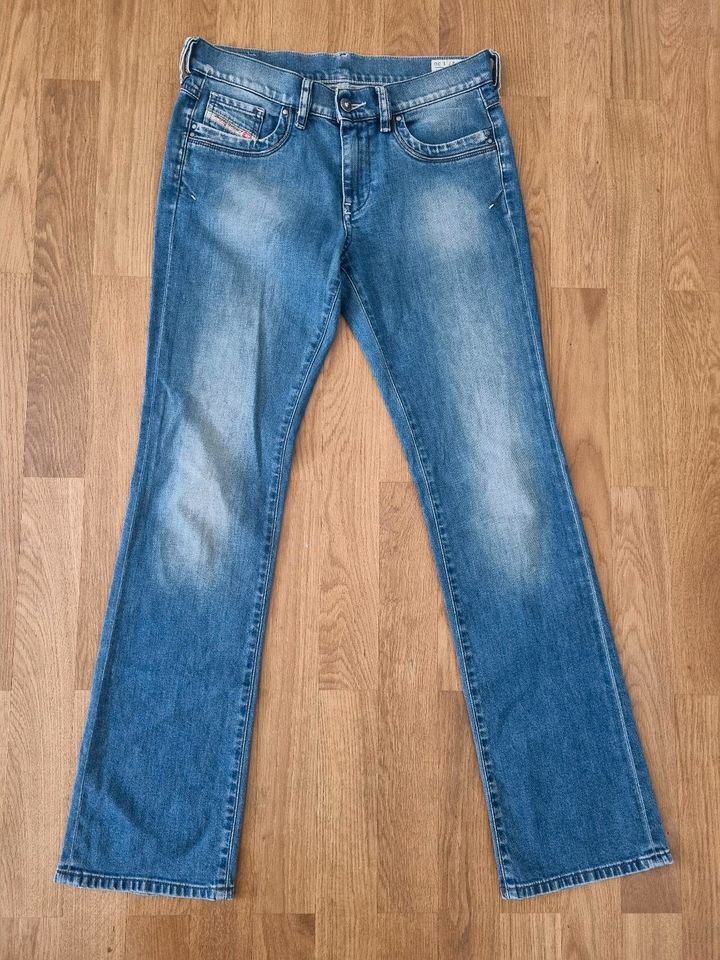 DIESEL RONHOIR JEANS GR 27/30⁷ in Berlin