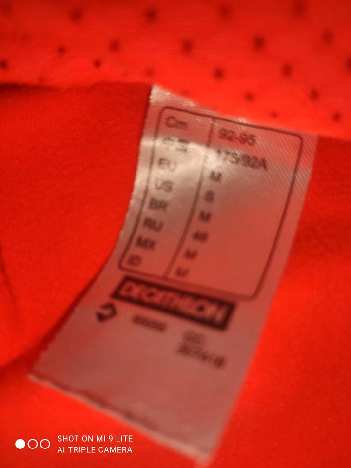 Kalenji Sportjacke Orange Größe M in Lehrte