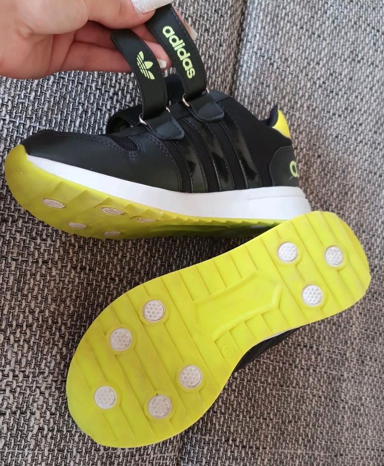 Adidas Sneaker, Kinder Turnschuh, Schuhe, Sommerschuhe in Bützow