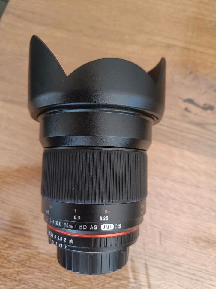 Nikon DSLR D3300 Spiegelreflexkamera + Samyang 16mm f2 + Stativ in Willingshausen
