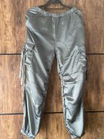 H&M Damen cargo Fallschirm Hose aus Satin metallic grau Gr.36 Bayern - Ergolding Vorschau