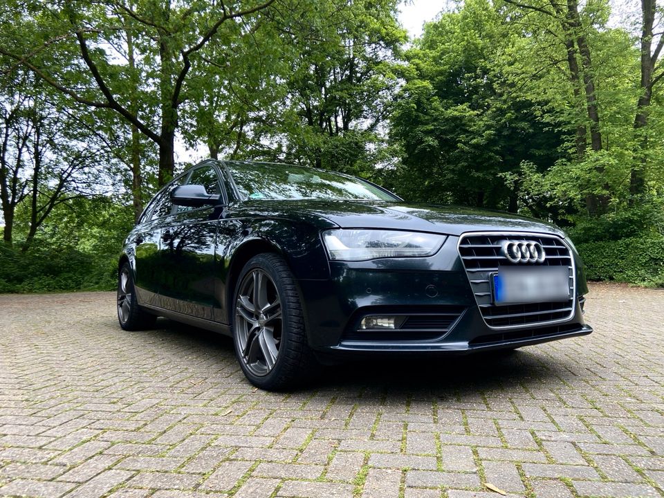 Audi A4 Avant 2.0 TDI (B8), 2012 in Dinslaken