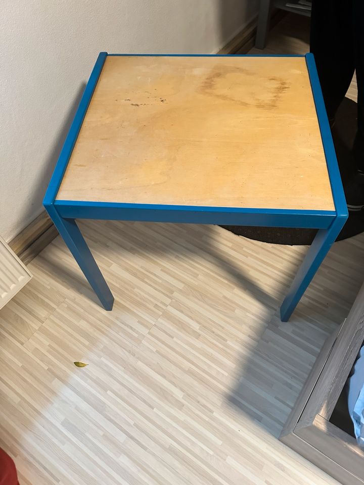 Kindertisch mit  2 Stühle in Fröndenberg (Ruhr)