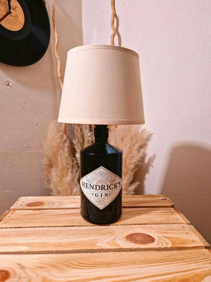 Hendricks Gin Tischlampe Flaschenlampe Upcycling Geschenk Lampe in  Niedersachsen - Haren (Ems) | Lampen gebraucht kaufen | eBay Kleinanzeigen  ist jetzt Kleinanzeigen