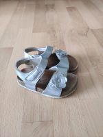 Sandalen Mädchen silber Blume Größe 23 Baden-Württemberg - Achern Vorschau