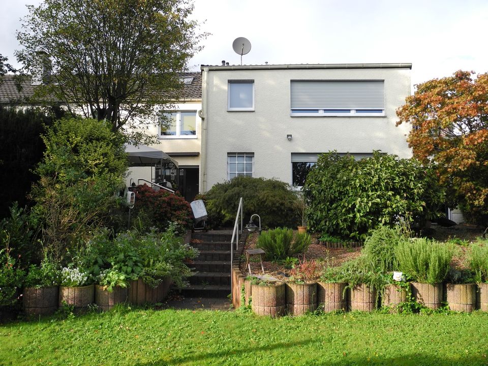 Zweifamilienhaus in Oberhausens Toplage: Wohnen & Arbeiten, Mehrgenerationenhaus oder Renditeobjekt in Oberhausen