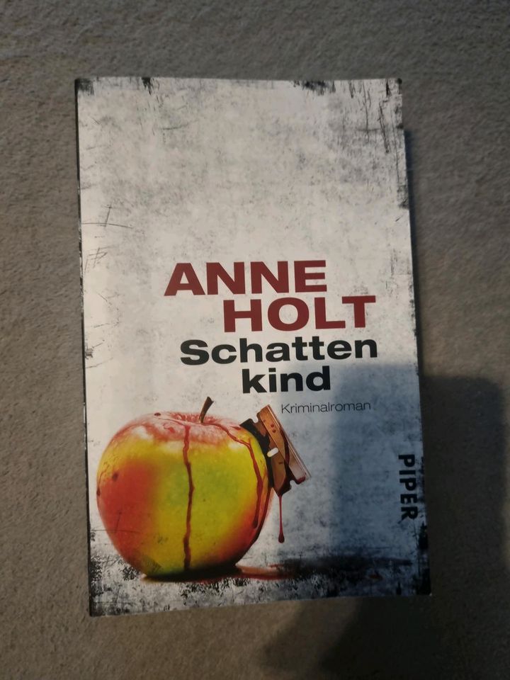 BUCH Schattenkind Kriminalroman Anne Holt PIPER in Solingen