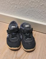 Nike Turnschuhe Kinderschuhe Größe 25 Baden-Württemberg - Friedrichshafen Vorschau