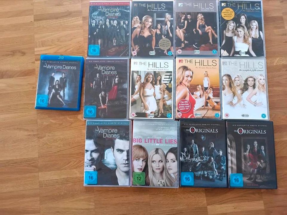 DVD Serien 13 Stück The Hills + Vampire Diaries + The Originals in Veitshöchheim