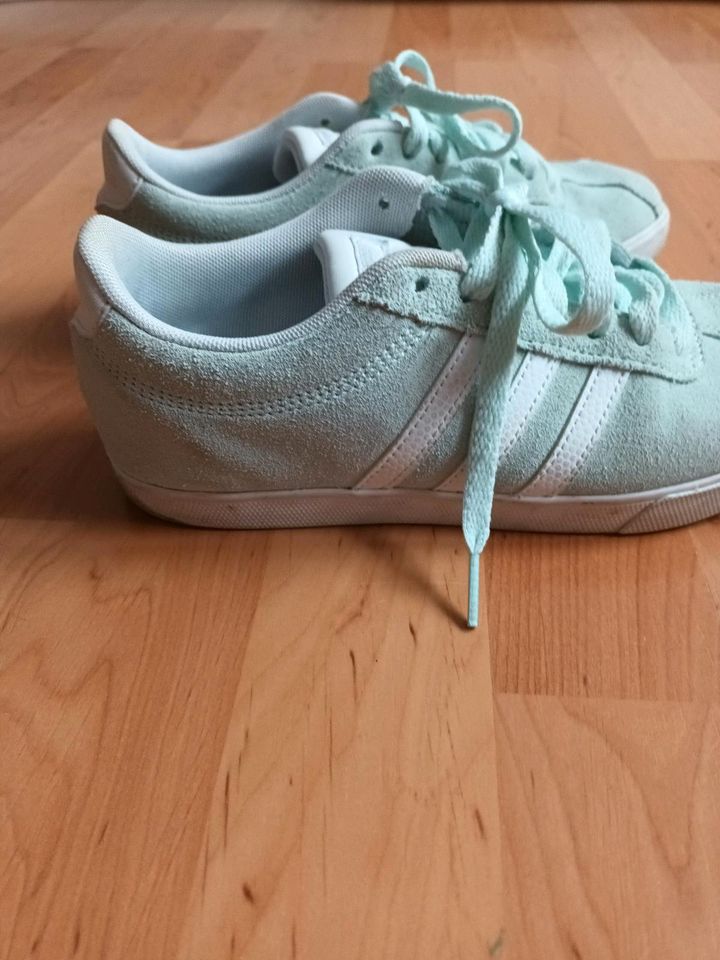 adidas Sneaker Damen Größe 38 Wildleder Farbe Icemint in Kiel