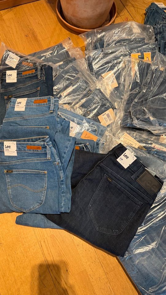 AUSVERKAUF LEE Damen Jeans  Paket 50 Stück Neu verscheide Modele in Berlin