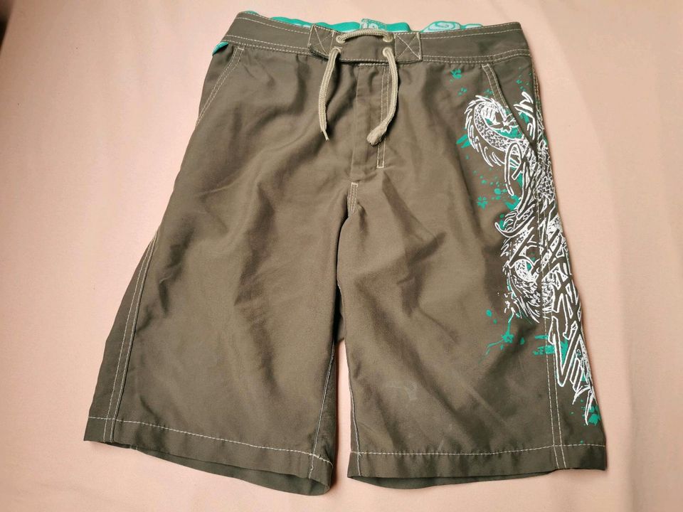 Bermuda Shorts H&M YOUNG braun mit Drachen-Motiv, Gr. 146 in Ditzingen