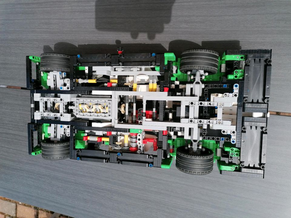 Lego Technik Rennauto in Extertal