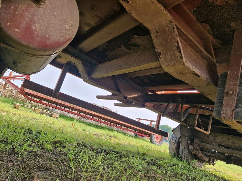 Lkw Anhänger /Abrollcontainer / Strohanhänger in Wachtendonk