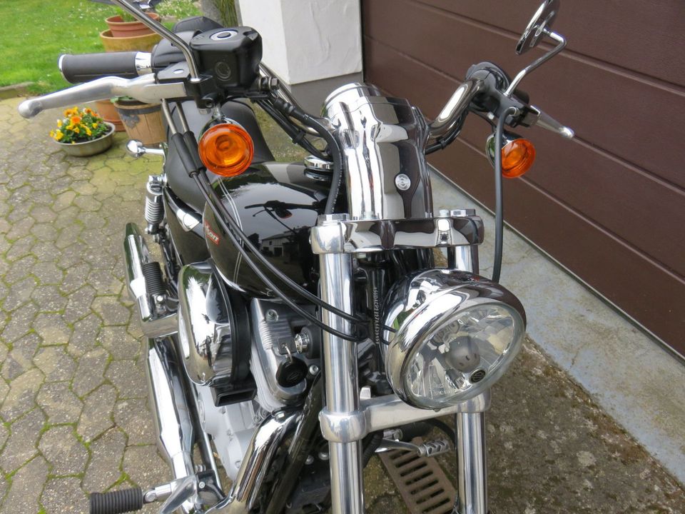 Harley-Davidson XL 883 C  TOP  REIFEN  SERVICE NEU in Ditscheid