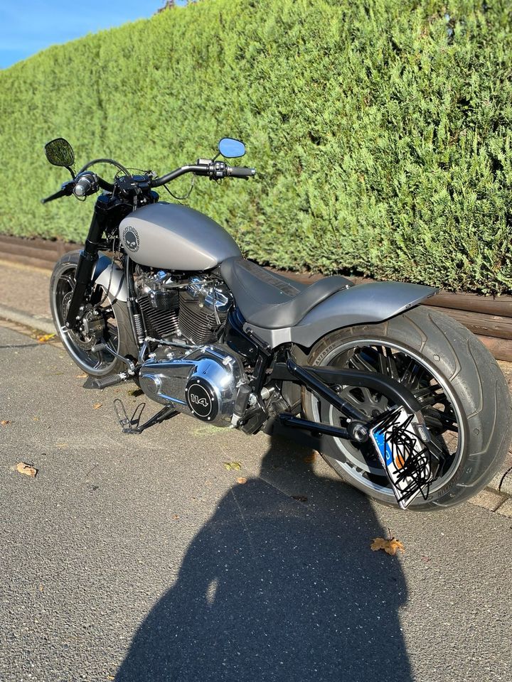 Harley Davidson Breakout 114 Umbau in Kaltenkirchen