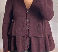 Cashmere-Strickjacke in Weinrot mit Volants Köln - Höhenberg Vorschau