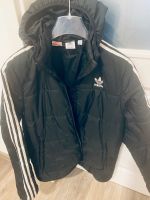 Adidas Jungen Jacke neuwertig in der Größe 176 zu verkaufen! Niedersachsen - Scheeßel Vorschau