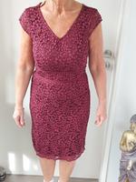 Burgunderfarbenes knielanges Spitzenkleid, S.Oliver, Gr 36, NEU!! Niedersachsen - Neu Wulmstorf Vorschau