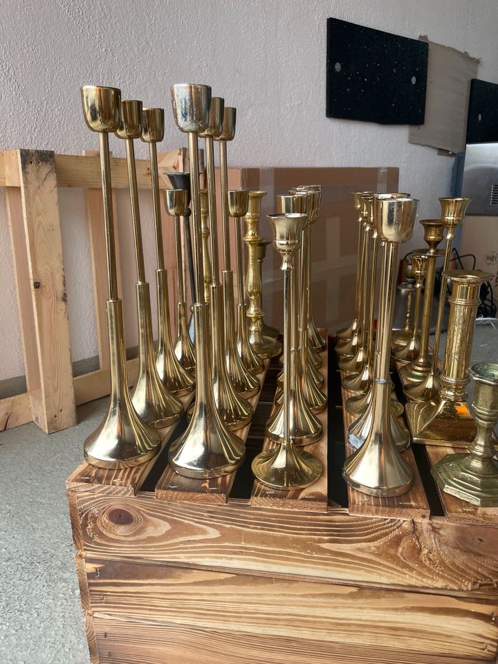 30 goldene Kerzenständer Hochzeitstisch in Freiburg im Breisgau
