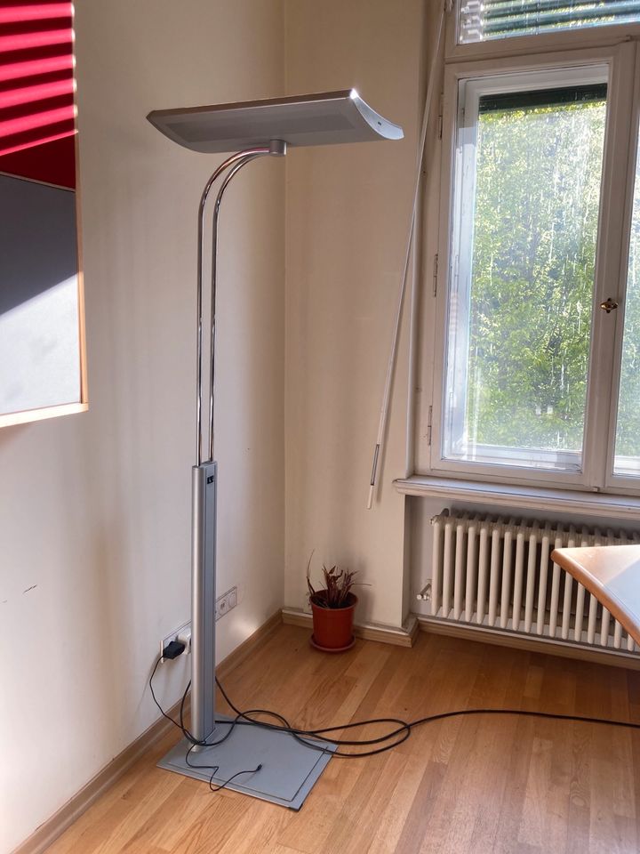 Büro Stehlampe in Leipzig