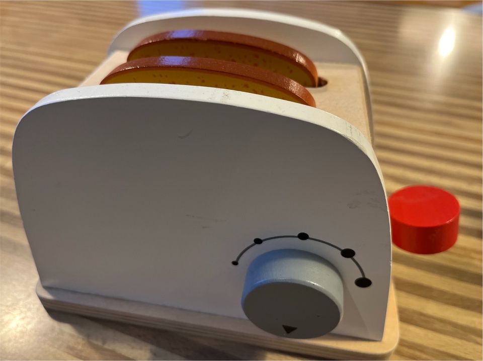 Toaster und Kaffeemaschine für Kinderküche aus Holz in Lippstadt