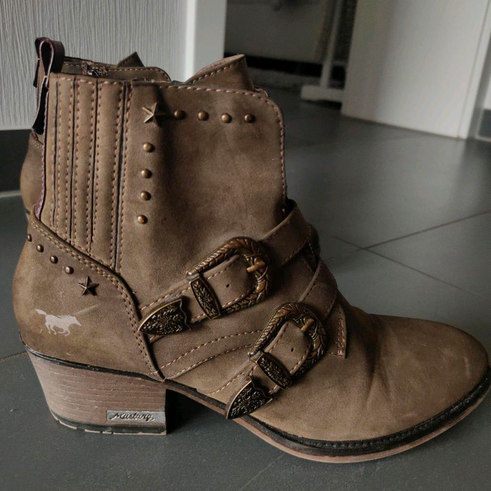 Frauen boots 40 Größe in Chemnitz
