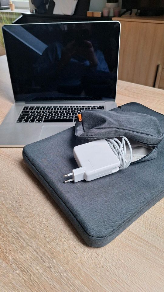 Apple MacBook Pro ( Retina, 15", Ende 2013 ) in Barsinghausen