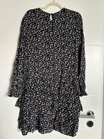 Stufen Kleid Vero Moda gr m schwarz blau rot Muster Nordrhein-Westfalen - Lippstadt Vorschau