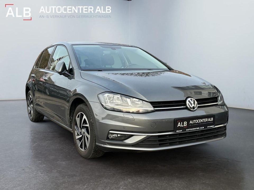 Volkswagen Golf VII Join Lim./AUTOMATIK/NAVI/EURO6/SHZ/ in Albstadt