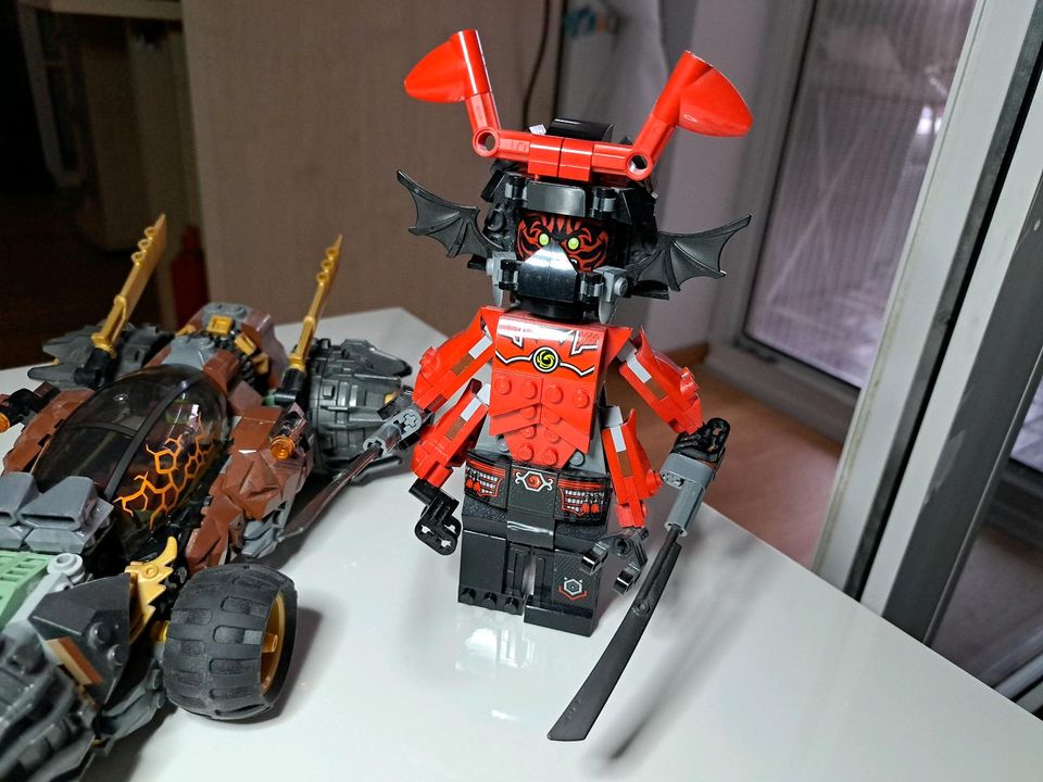 Lego Ninjago Cole Bohrer mit riesigen steinsamurai in Gunzenhausen