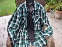 2 TEILE Angelo Litrico Hemd,kariert,SLIM FIT,45/46 + cooles Shirt Nordrhein-Westfalen - Krefeld Vorschau
