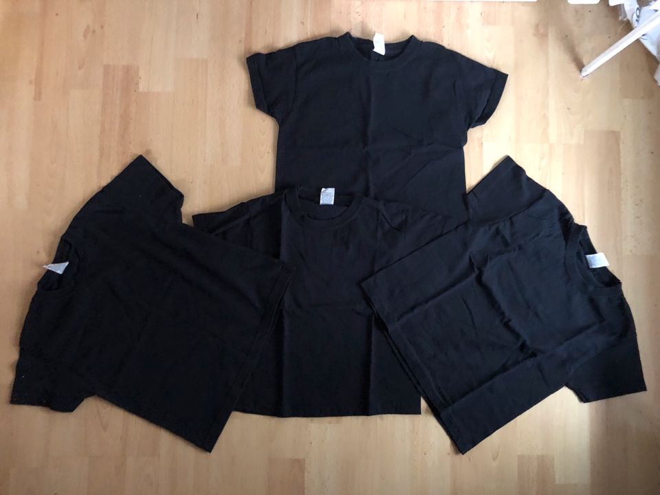 4x Schwarzes Baumwolle T-Shirt - Gr.104 in Düsseldorf