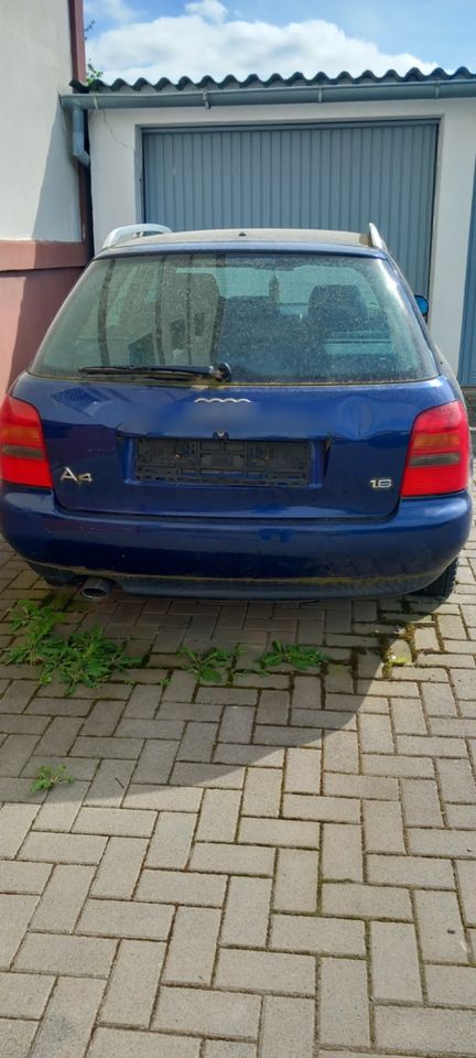 Audi A4 B5 Ersatzteilspender in Dannenfels