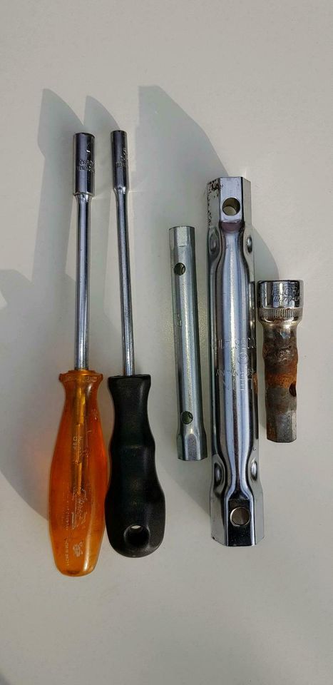 Verschiedene Werkzeuge z.b. Schraubenschlüssel Inbus Hammer in Duisburg