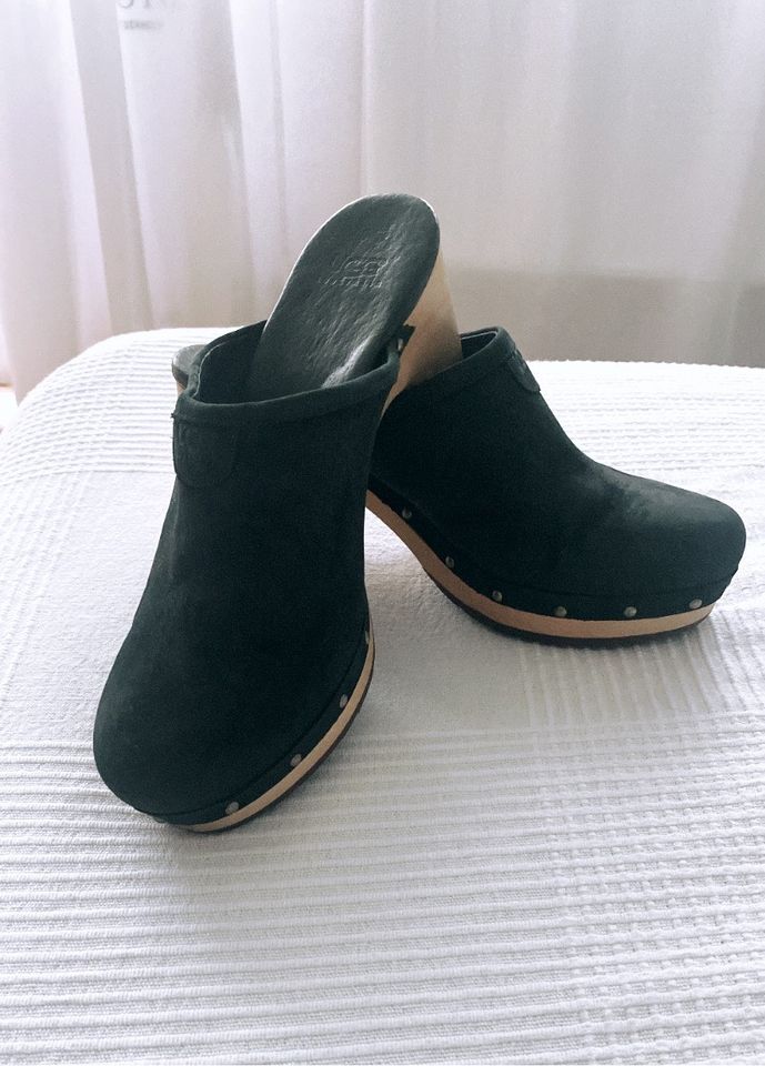 UGG CLOGS Schwarz 38 in Berlin