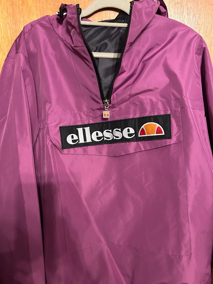 Ellesse Windbraeker in Mayen