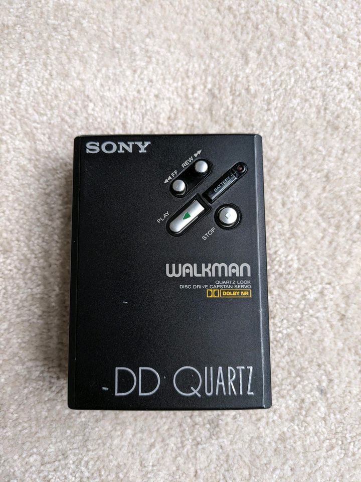 Retro Klassiker - Sony Walkman DD Quartz mit Hülle in München