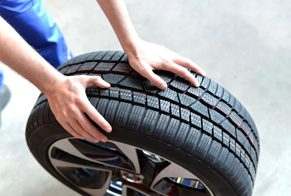 Reifenservice Reifenmontage Radwechsel Radeinlagerung Radwäsche in Korb