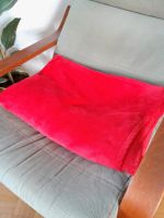 Rote super flauschige Kuscheldecke Baden-Württemberg - Freiberg am Neckar Vorschau