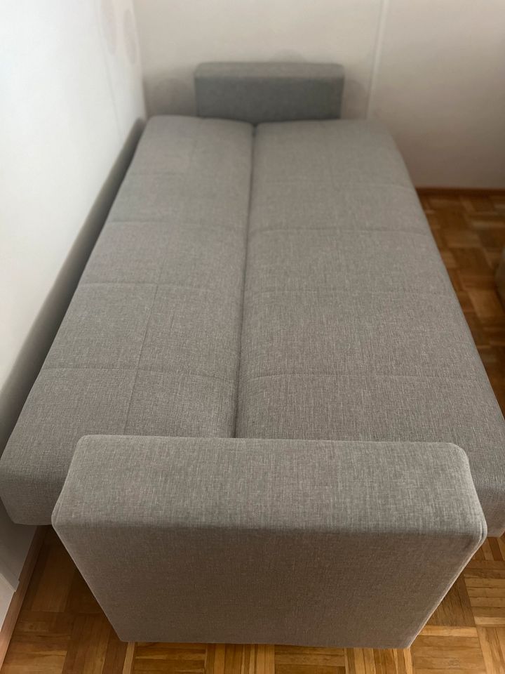 Graues Sofa Stoff drei Sitzer in Hemmingen