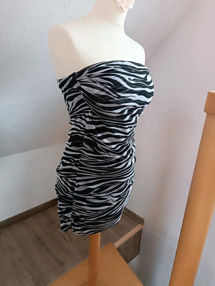 Bandeau gerafftes Kleid trägerlos animal print schwarz weiß - Neu in Lichtenau Mittelfr
