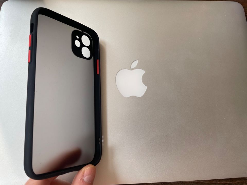 Iphone 11 Case Silikon - perfekter Tastendruck in Berlin