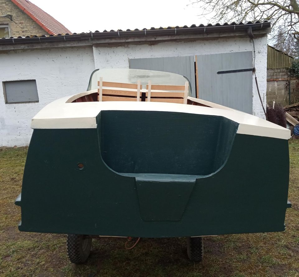 Sportboot aus Holz in Jatznick