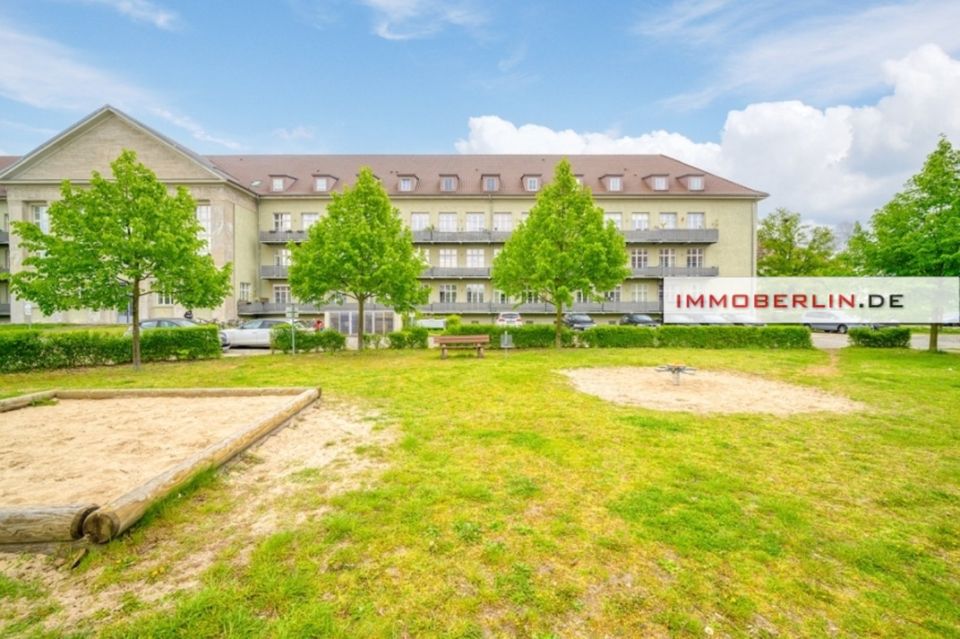 IMMOBERLIN.DE - Vortreffliche Altbauwohnung mit Sonnenbalkon + Pkw-Stellplatz in sehr familienfreundlicher Lage in Berlin