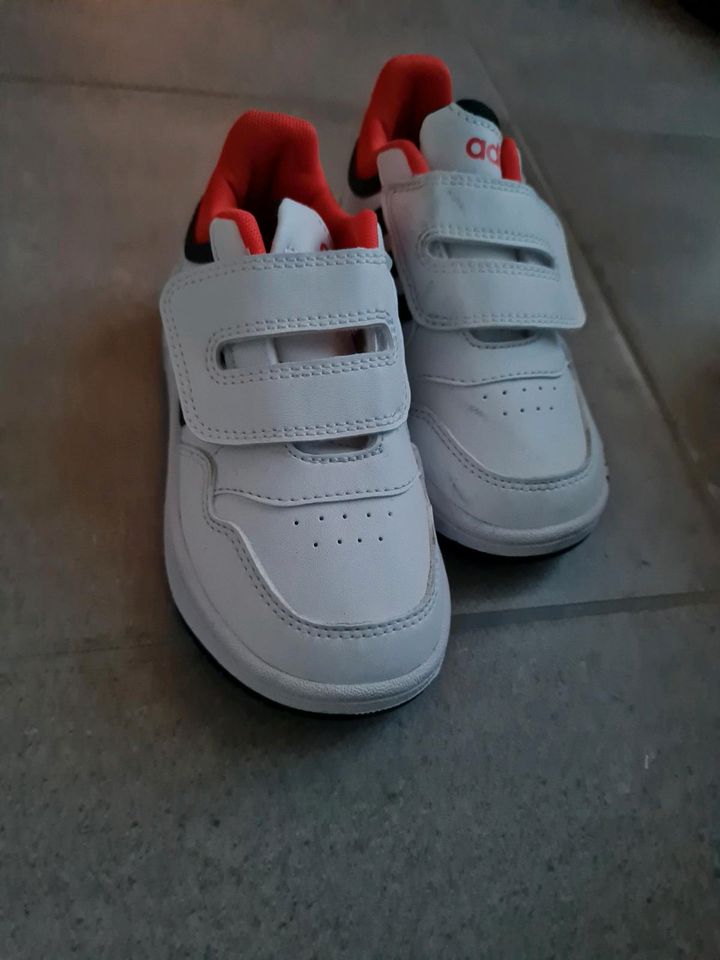 Adidas Coole Sneaker Laufschuhe Größe 26 NP 35 Euro in Schwerin