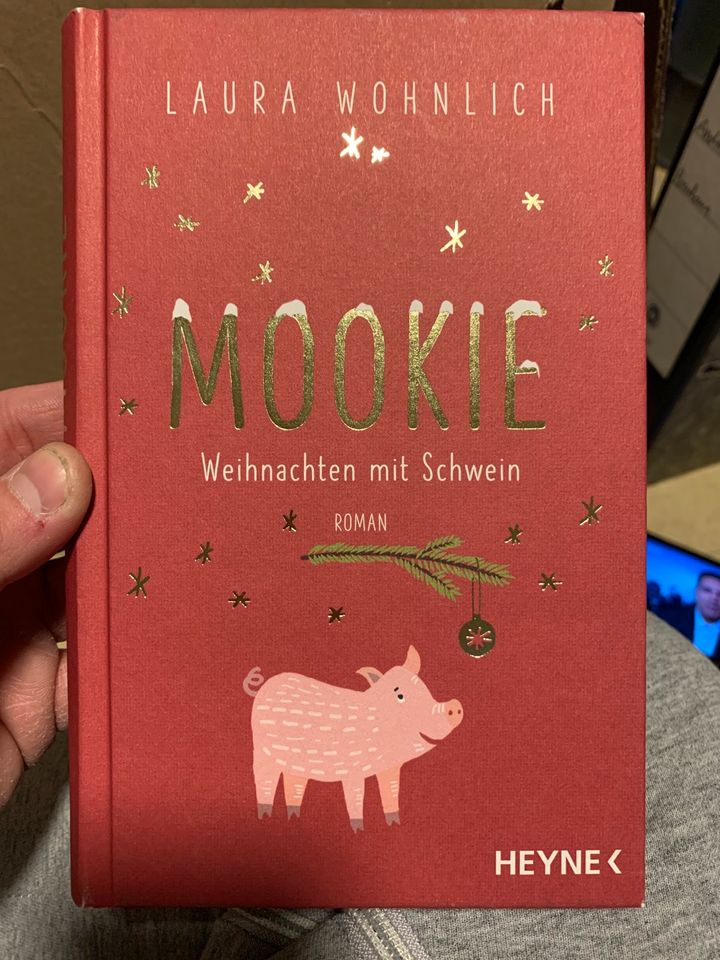 Laura Wohnlich - Mookie Weihnachten mit Schwein Buch Roman in Hanau