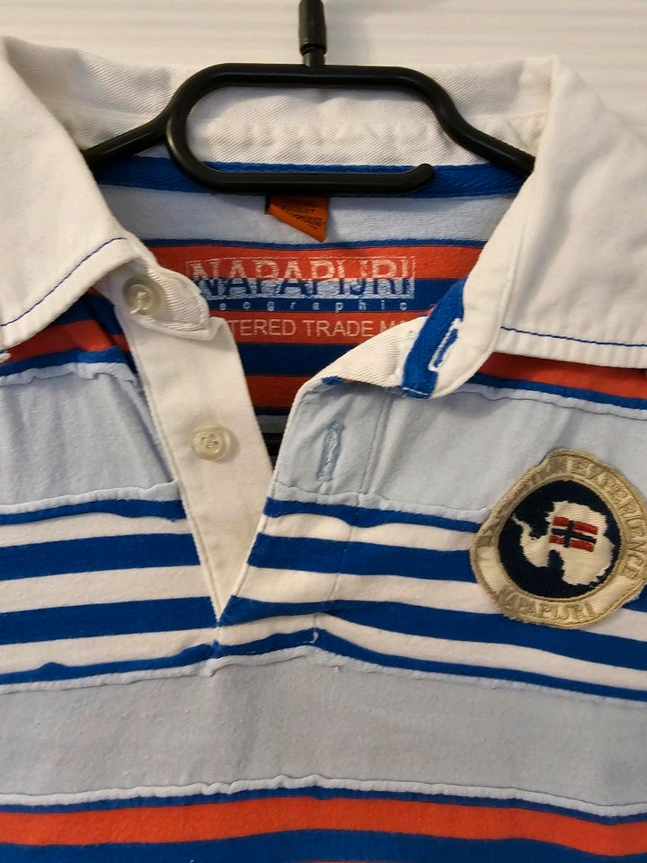 Shirt/ Poloshirt von Napapijri top Zustand Gr. ca 128 in Nandlstadt