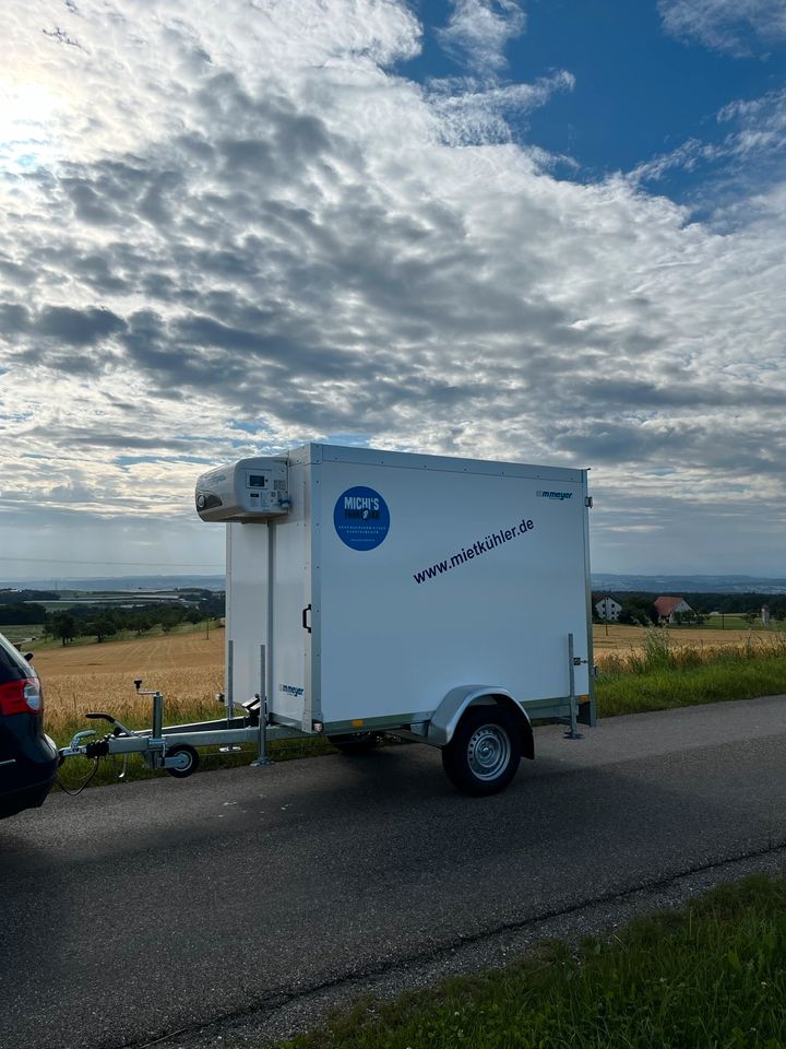 4m x 2m x 2m Planenanhänger für Transport Umzug Spedition Sofa in Ebersbach-Musbach