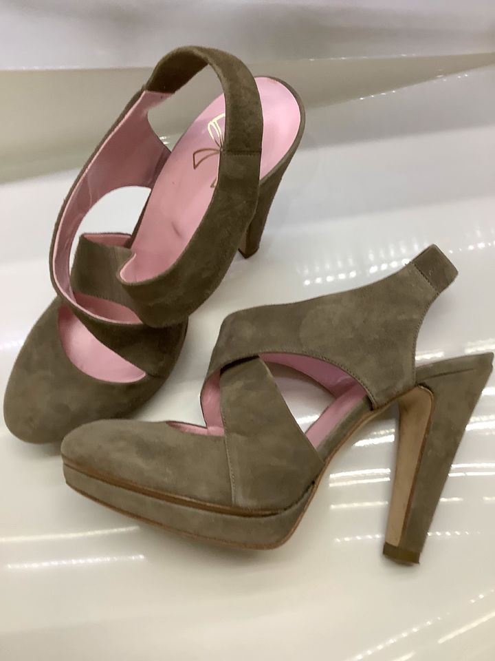 High Heels teure nude Slingsandaletten Pumps taupe 129€ 38 Leder in  Niedersachsen - Achim | eBay Kleinanzeigen ist jetzt Kleinanzeigen